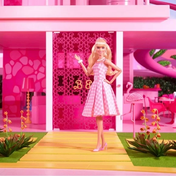 Barbie The Movie Doll, Margot Robbie - Picture 7 of 8